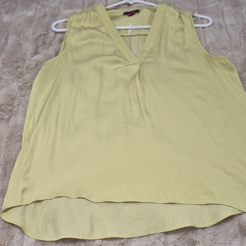 Vince Camuto Pale Yellow V-Neck Sleeveless  Blouse
